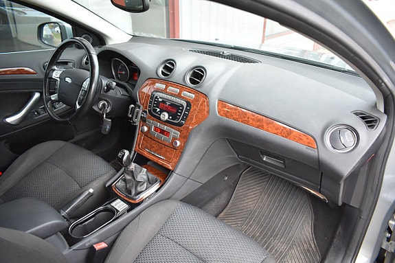Ford Mondeo 12 of 14