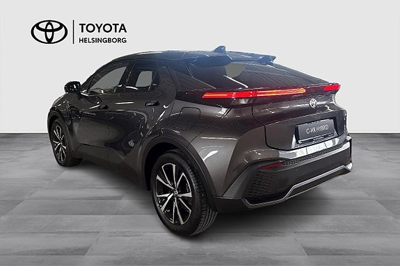 Toyota C-HR 6 of 12