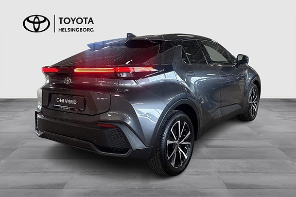 Toyota C-HR 4 of 5
