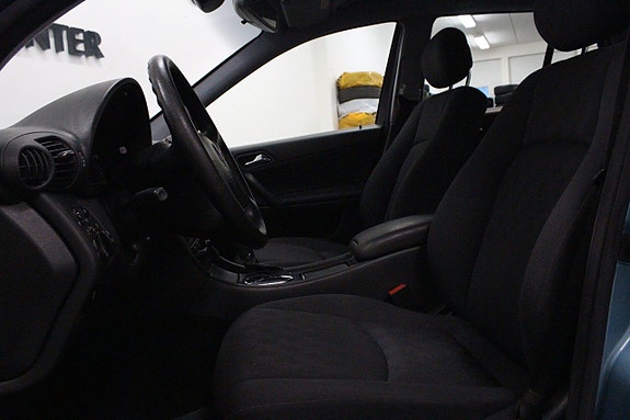 Mercedes-Benz C240 10 of 22