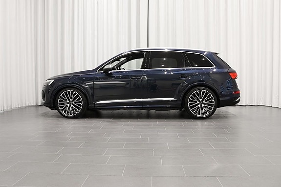 Audi SQ7 2 of 5