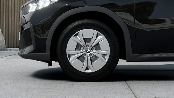 BMW iX2 5 of 14