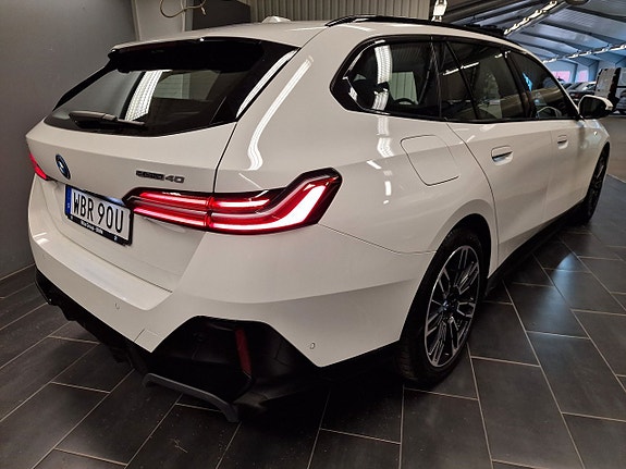 BMW i5 4 of 12