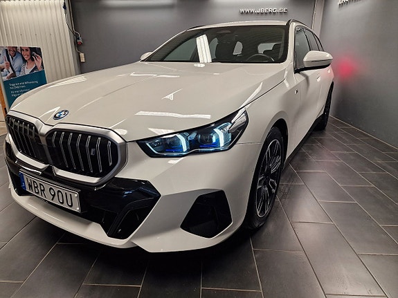 BMW i5 3 of 12