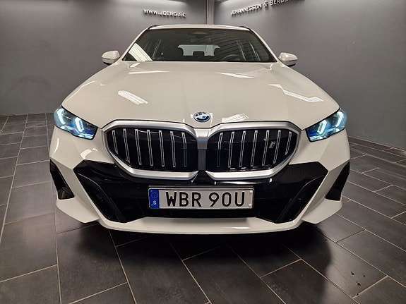 BMW i5 2 of 12