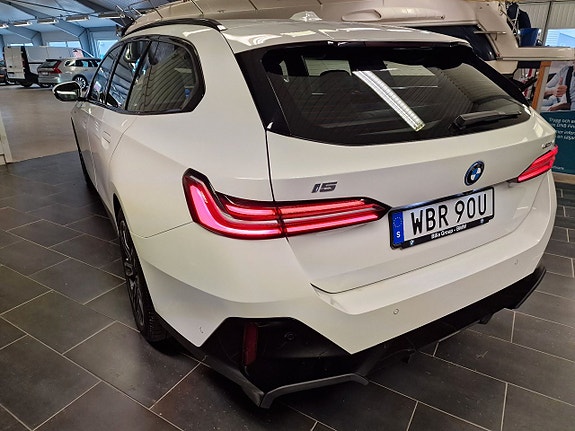BMW i5 6 of 12