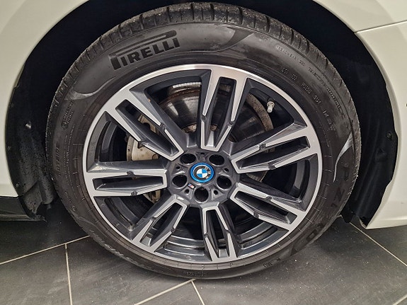 BMW i5 12 of 12