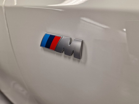 BMW i5 11 of 12