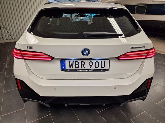 BMW i5 5 of 12