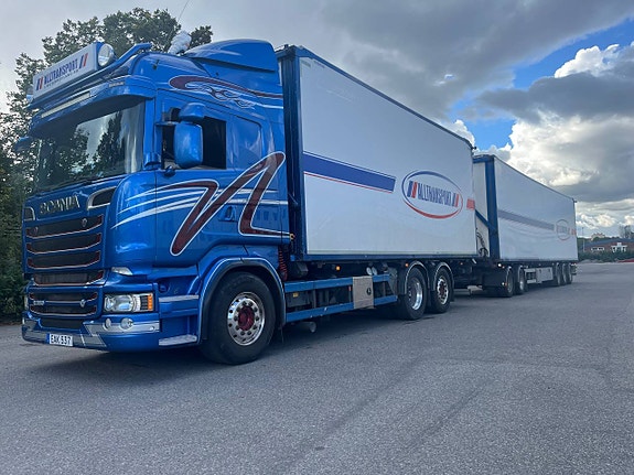Flisekipage Scania R580 + 5 axlad eksjövagn