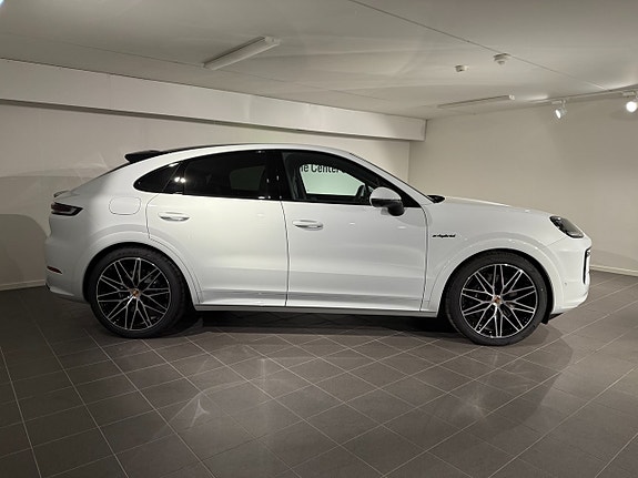 Porsche Cayenne Coupe 3 of 5