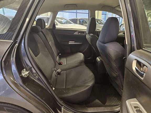 Subaru Impreza 13 of 15