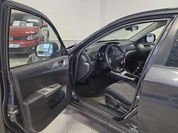 Subaru Impreza 6 of 15