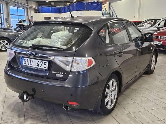Subaru Impreza 4 of 5