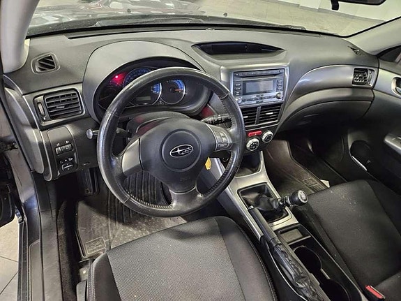 Subaru Impreza 7 of 15