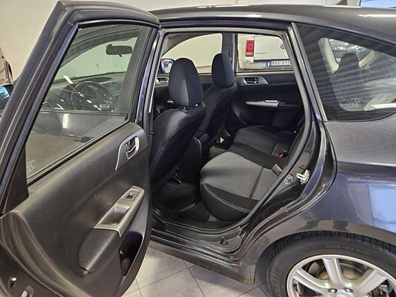 Subaru Impreza 9 of 15
