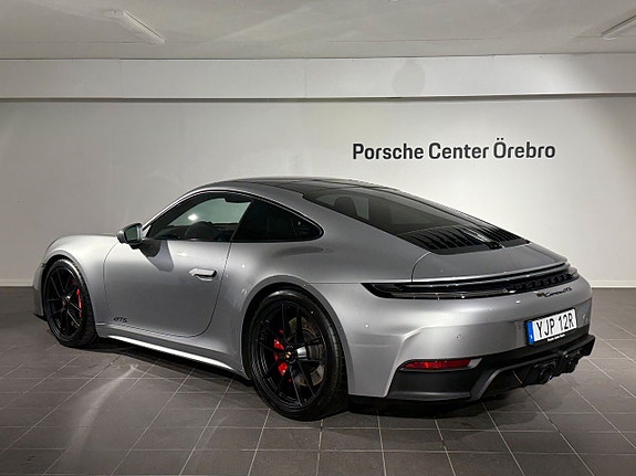 Porsche 911 Carrera GTS 2 of 5
