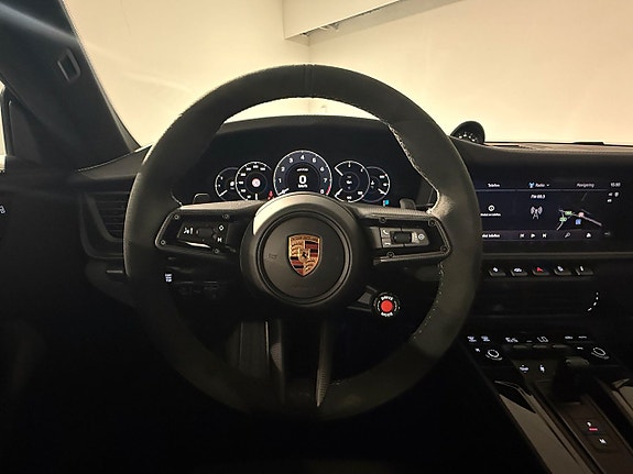 Porsche 911 Carrera GTS 8 of 11