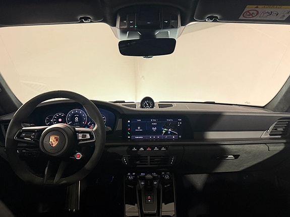 Porsche 911 Carrera GTS 9 of 11
