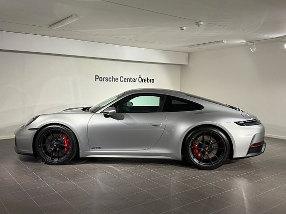 Porsche 911 Carrera GTS 6 of 11