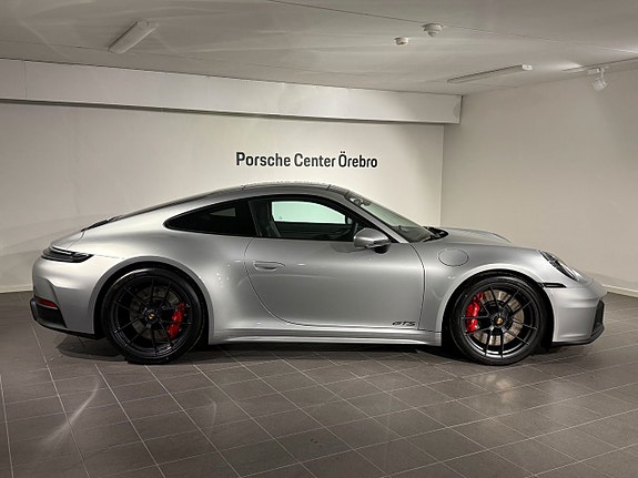 Porsche 911 Carrera GTS 5 of 5