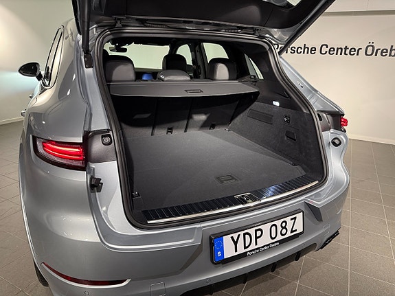 Porsche Cayenne 16 of 16