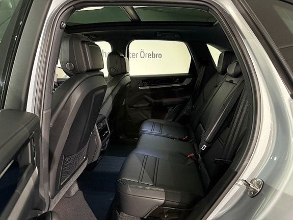 Porsche Cayenne 11 of 16