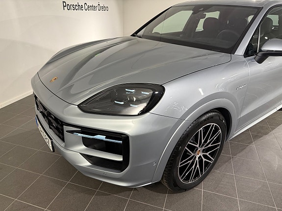 Porsche Cayenne 7 of 16