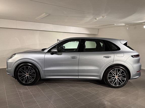 Porsche Cayenne 6 of 16