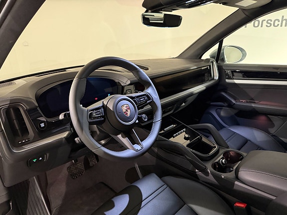 Porsche Cayenne 8 of 16