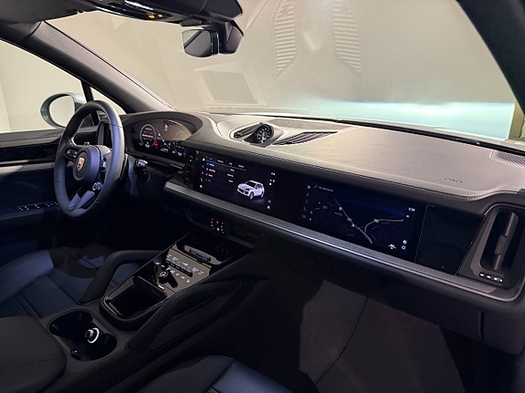 Porsche Cayenne 12 of 16