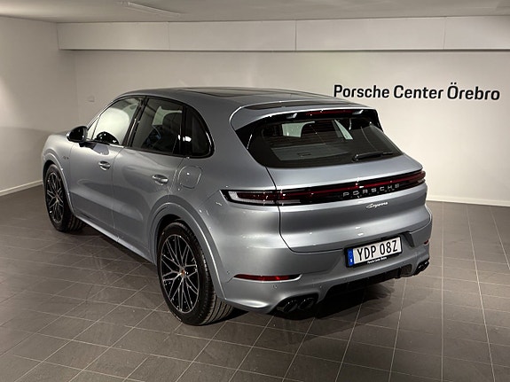 Porsche Cayenne 5 of 5