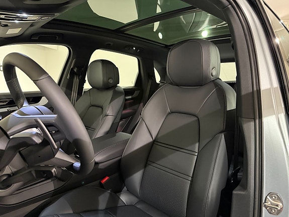 Porsche Cayenne 10 of 16