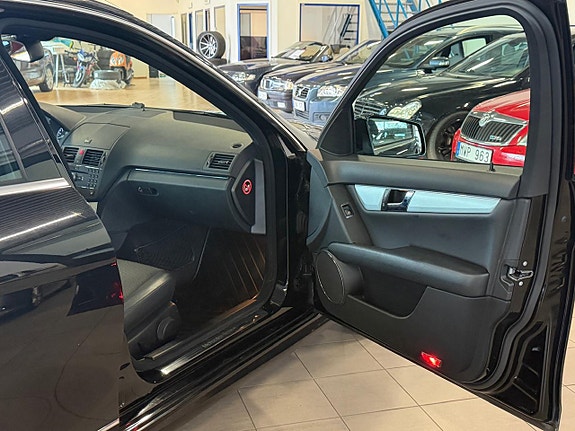 Mercedes-Benz C180 14 of 18