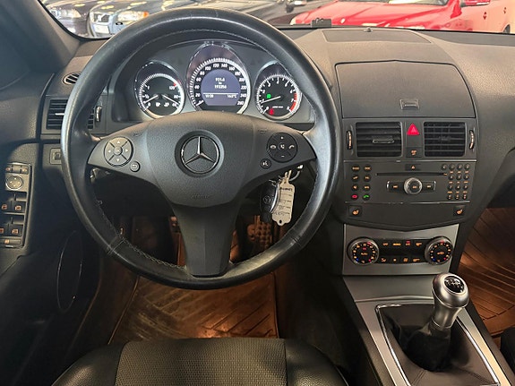 Mercedes-Benz C180 17 of 18