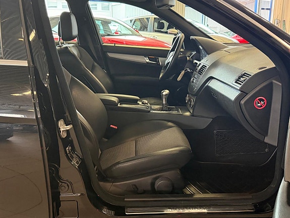 Mercedes-Benz C180 15 of 18