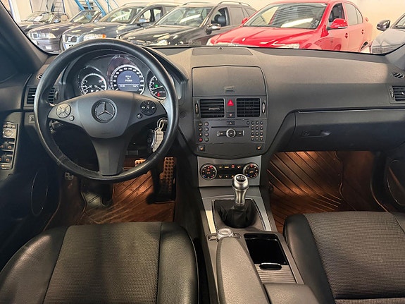 Mercedes-Benz C180 16 of 18