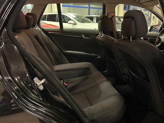 Mercedes-Benz C200 12 of 14