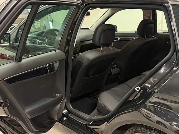Mercedes-Benz C200 8 of 14