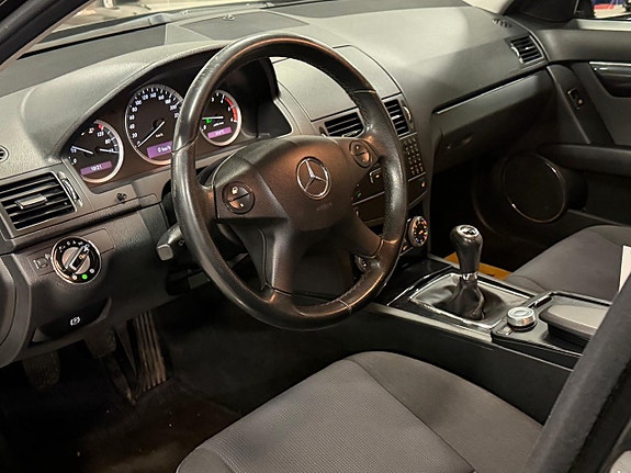Mercedes-Benz C200 6 of 14