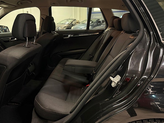 Mercedes-Benz C200 9 of 14