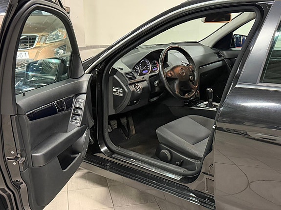 Mercedes-Benz C200 5 of 14