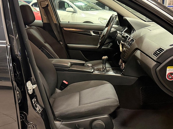 Mercedes-Benz C200 14 of 14