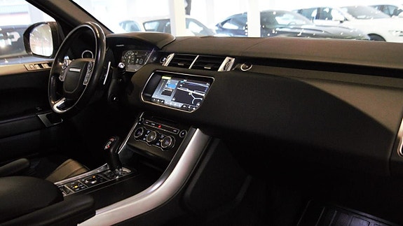 Land Rover Range Rover Sport 10 of 16