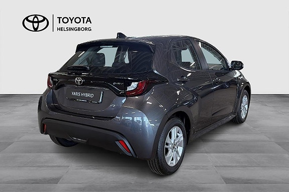 Toyota Yaris 4 of 9