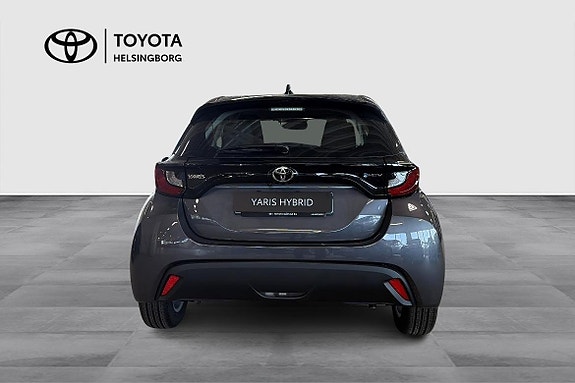 Toyota Yaris 5 of 9