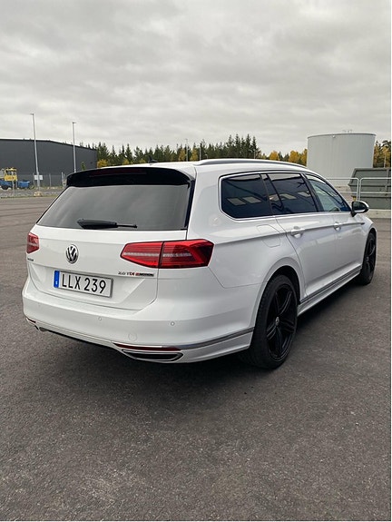 Volkswagen Passat 2 of 5