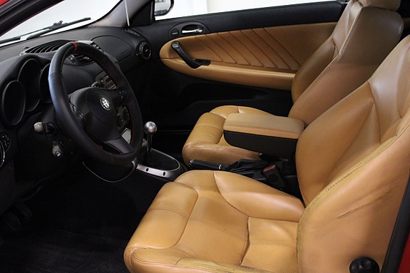 Alfa Romeo GT 6 of 17