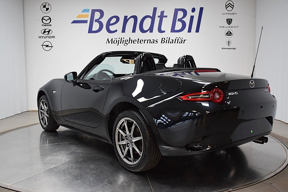 Mazda MX-5 9 of 24