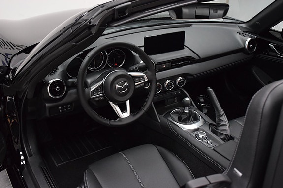 Mazda MX-5 2 of 24